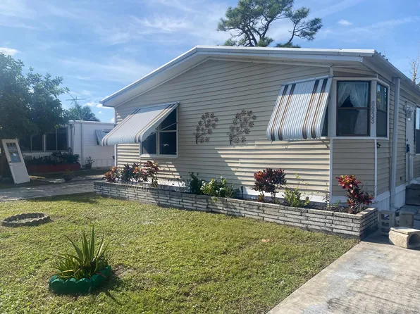 8933 Pine St, Boynton Beach, FL 33436