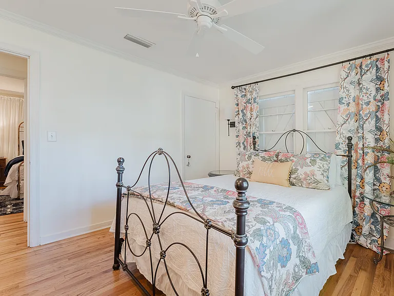 121 Redfern Dr — Photo 18