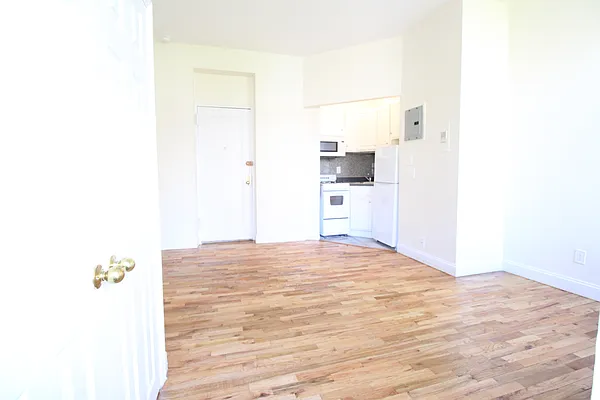 Rented by Luxor Homes & Investment Realty | media 9