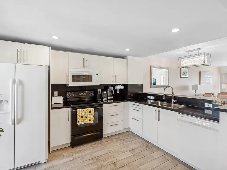 750 N Ocean Blvd #1507 — Photo 7