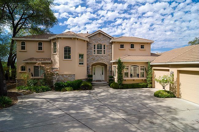 1st image of 2369 Clubhouse Dr