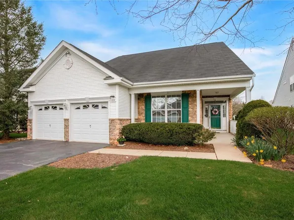 1894 Alexander Dr, Macungie, PA 18062