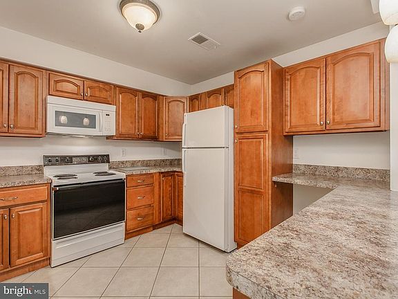 3rd image of 1012 Brinker Dr APT 101