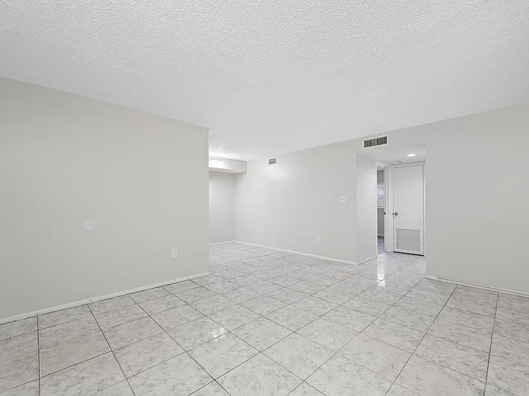 1767 Leo Ln S — Photo 6