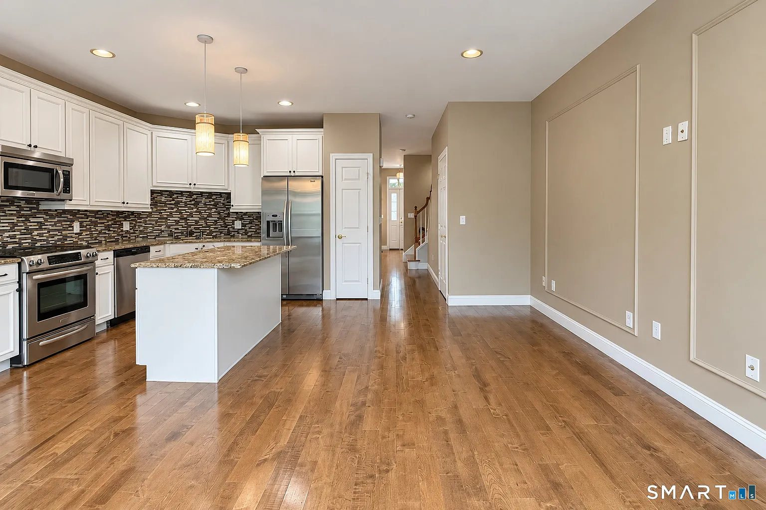 3 bed, 3.5 bath, 1572 sqft, $4,300 — Photo 3