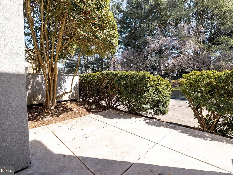 22 Stone Manor Ct #22 — Photo 6
