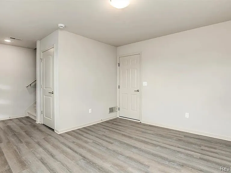 2151 Park Dr — Photo 7