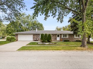 902 Windsor Dr, Shorewood, IL 60404