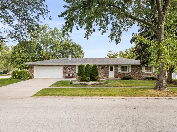 902 Windsor Dr, Shorewood, IL 60404