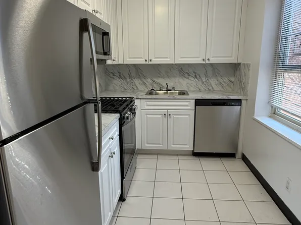 192-65 71st Cres, Fresh Meadows, NY