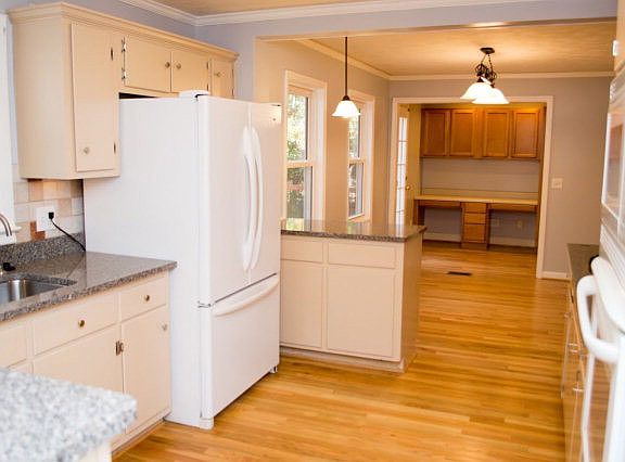 4th image of 804 Woodward Dr