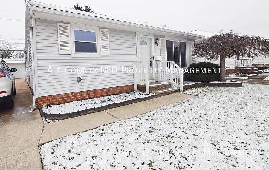 1st image of 2923 Center Dr