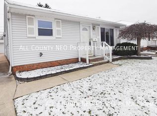 2923 Center Dr, Parma, OH