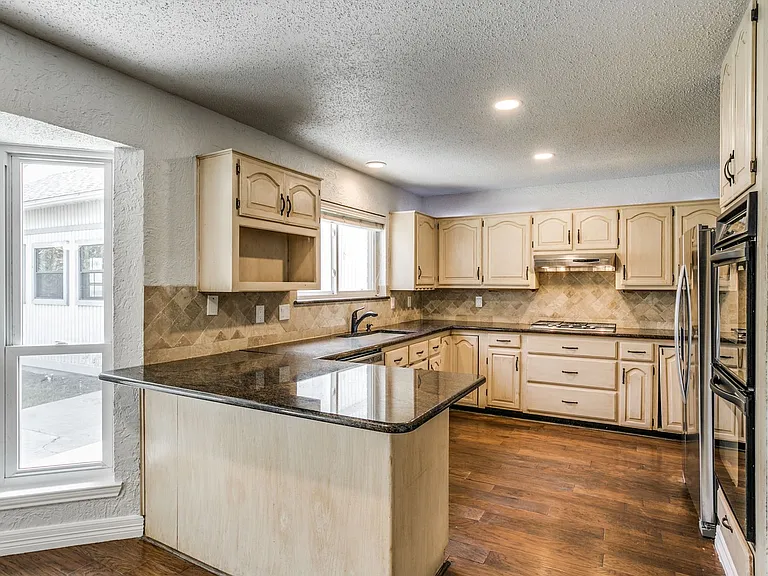 2204 Winslow Ct — Photo 9