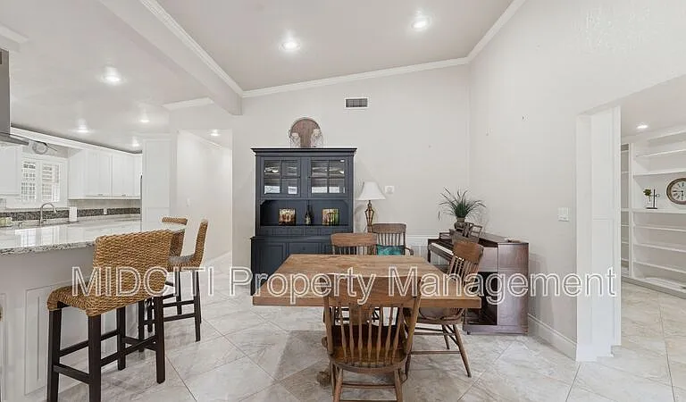 156 Trelawney St — Photo 18