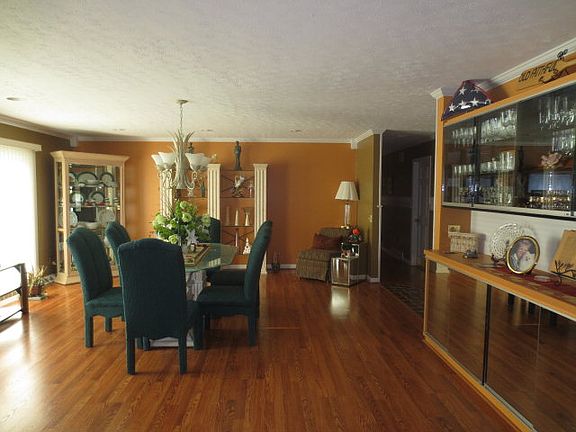 2nd image of 223 Fairway Pl