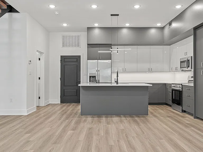 Edge Luxury Townhomes — Photo 28
