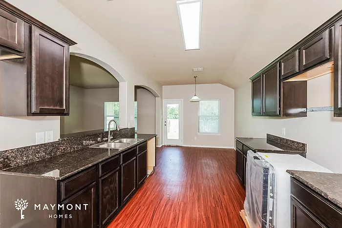 930 Haley Dr — Photo 7