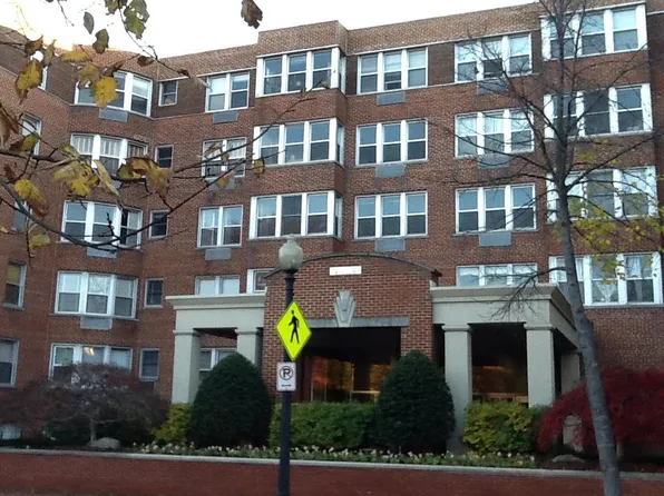 2500 Q St NW, Washington, DC