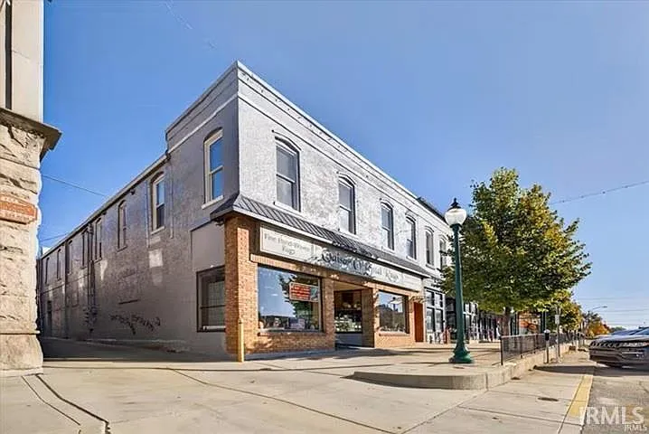 110 W 6th St #5 — Photo 1