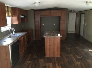 211 E Colunga St, Dilley, TX 78017