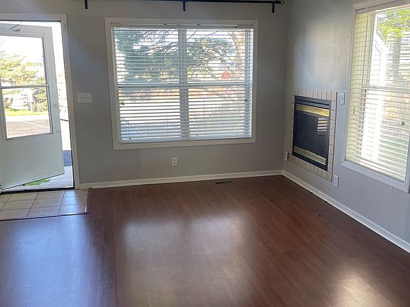 3rd image of 2134 Oakcrest Cir