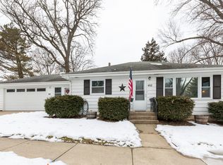 402 Washburn St, Elgin, IL 60123