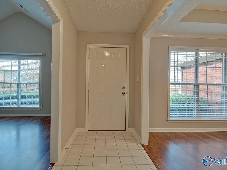 113 Claytor Ln — Photo 3