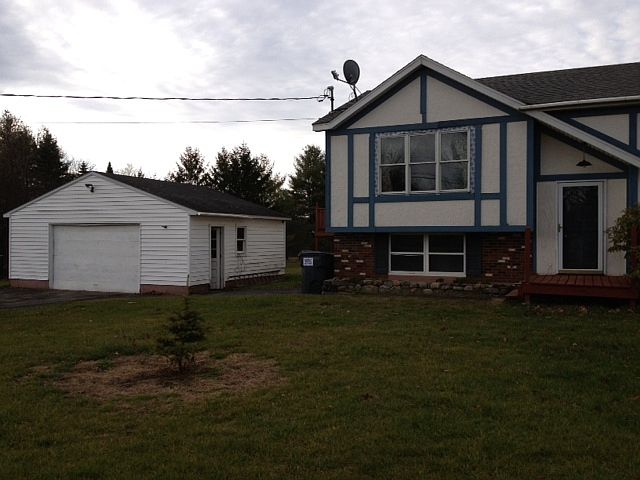 2nd image of 377 Robb Rd