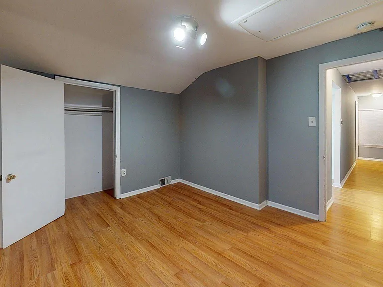 669 N Henderson Rd — Photo 53