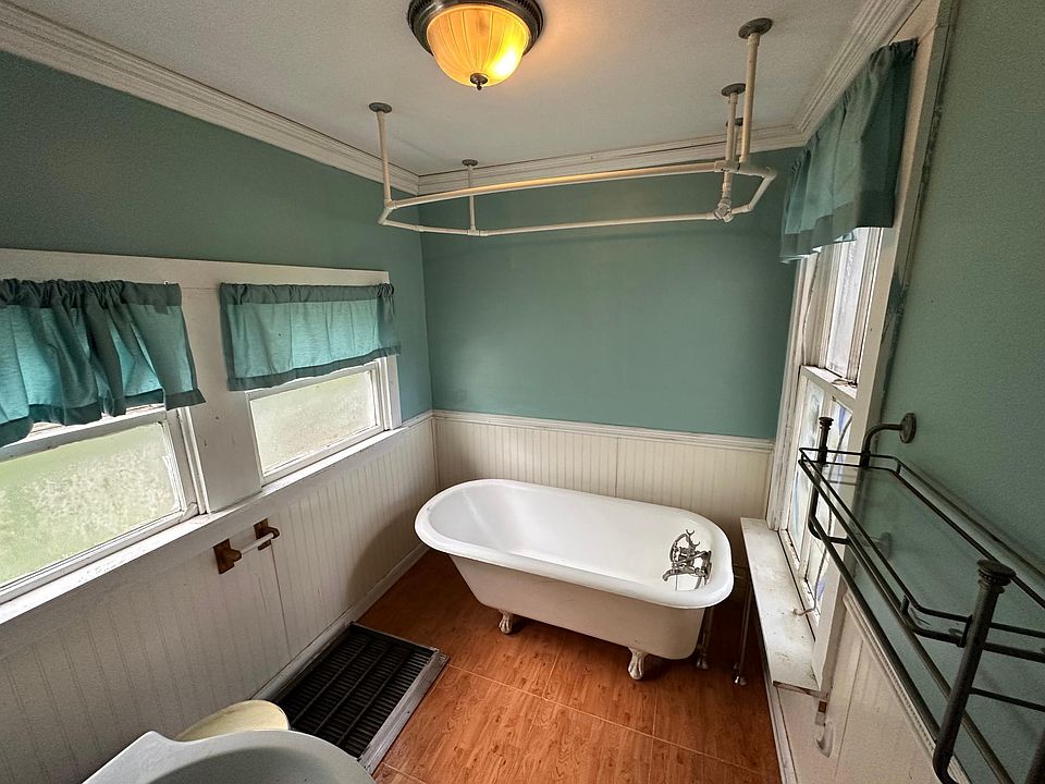 1st image of 3059 Gilmore St