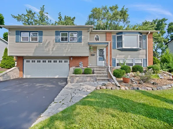 2538 Willow Ave, Woodridge, IL 60517