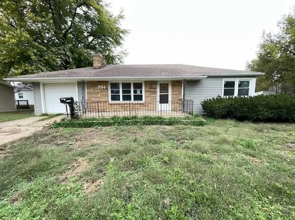 1504 Oak St, Marysville, KS 66508