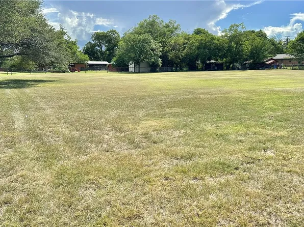 1011 Benedict St, Caldwell, TX 77836