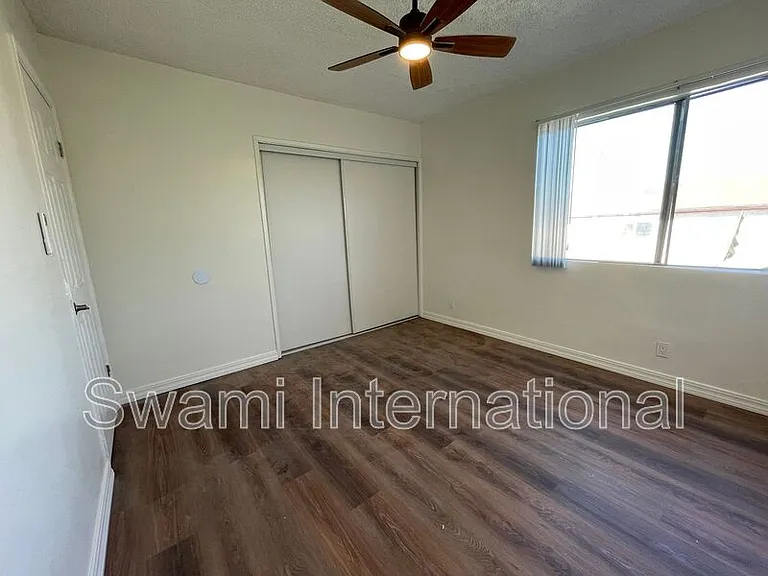 836 W 79th St #4 — Photo 8
