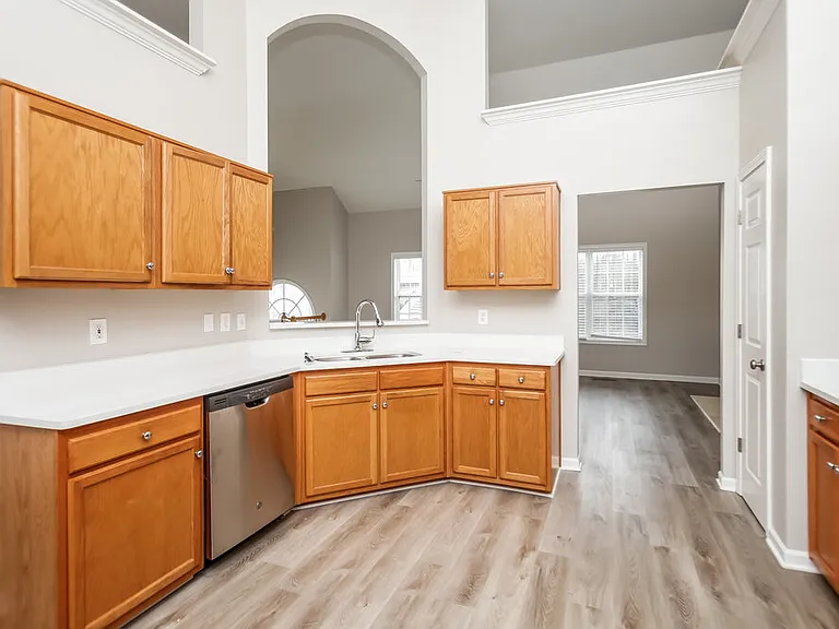 5727 Newnan Cir — Photo 9