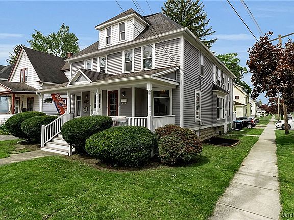 2nd image of 39-41 Manhattan Ave