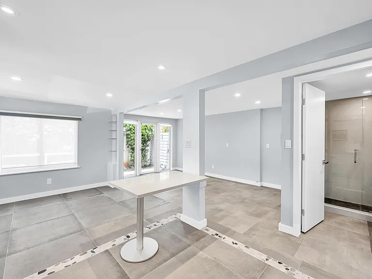 828 NE 17th Way #2 — Photo 3