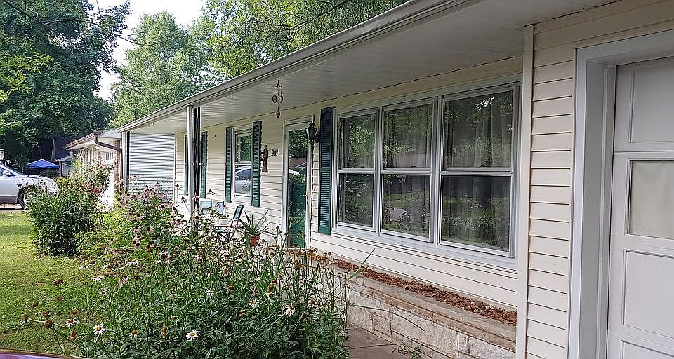 1st image of 208 S Canterbury Dr