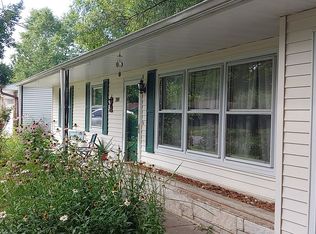 208 S Canterbury Dr, Carbondale, IL 62901