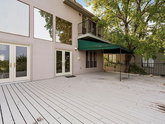 2nd image of 5914 N West Pl