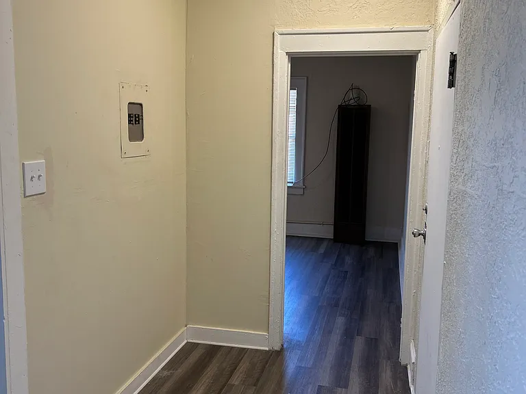 Alley connecting the kitchen and the living/bedroom