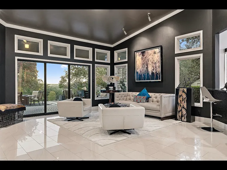 303 Golf Crest Ln — Photo 7