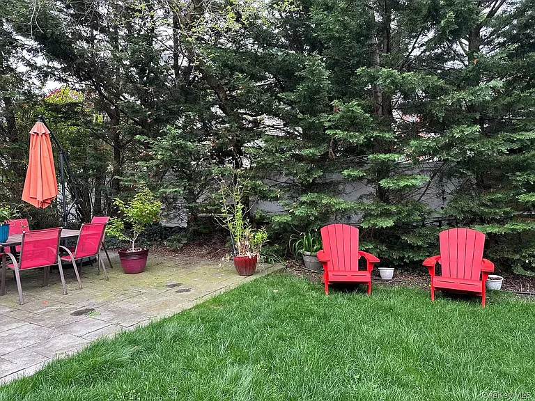 322 E Beech St — Photo 18