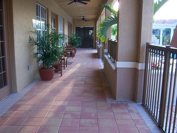 4th image of 619 Villa Cir