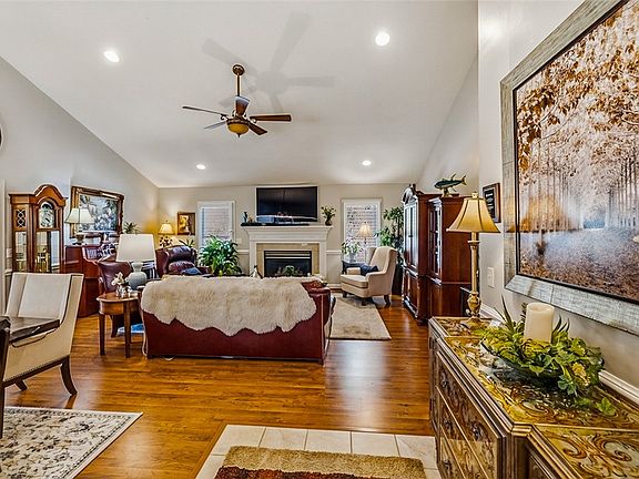3rd image of 108 Reed Pl
