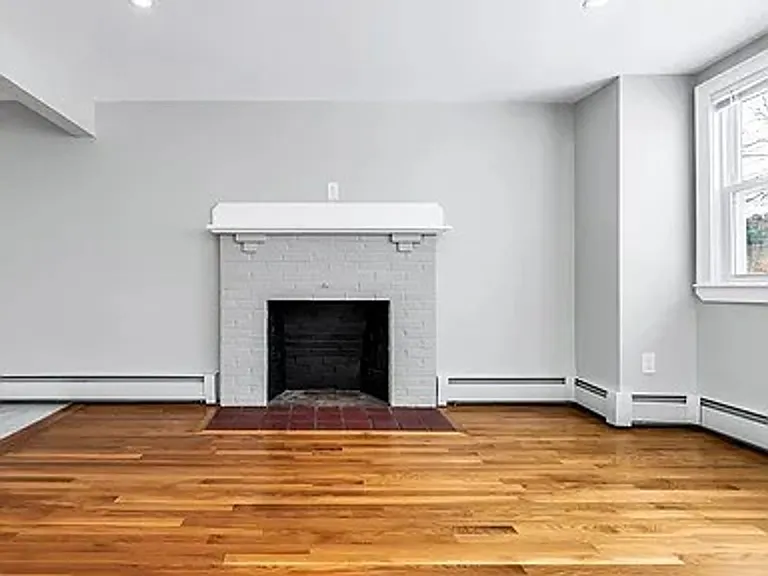 212 Cambridge Rd — Photo 5