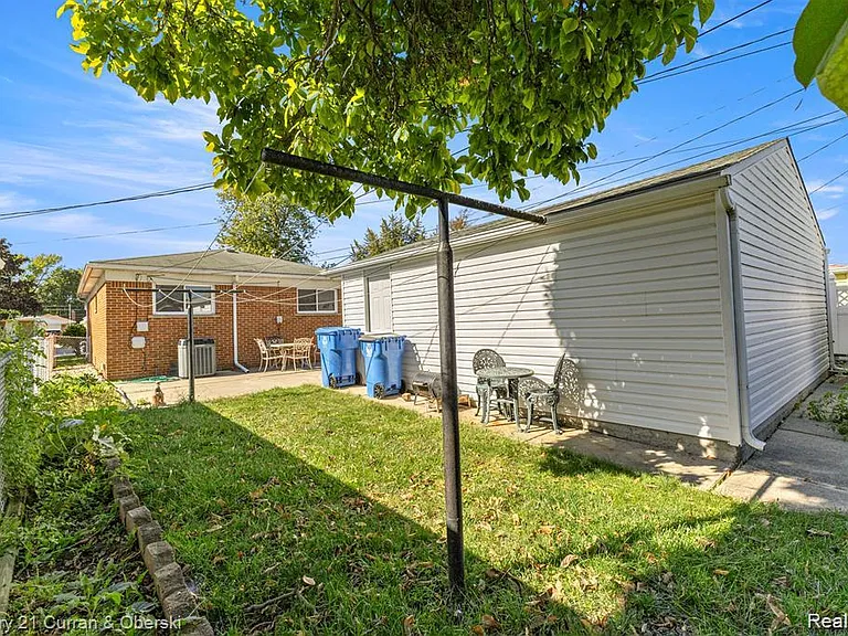 3927 Monroe St — Photo 25