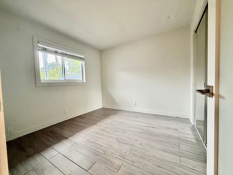 1215 NE 17th Ave #6 — Photo 7