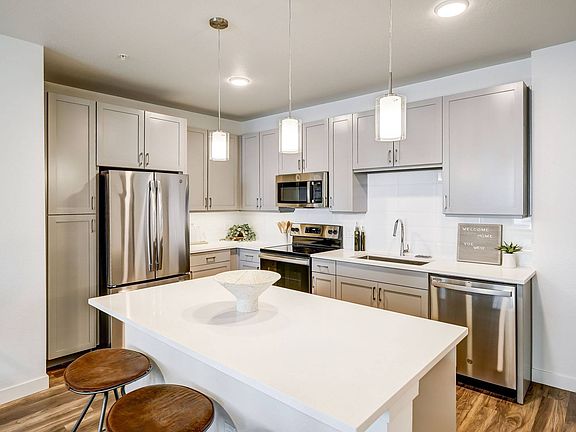 3rd image of 4811 S Niagara St #4789070